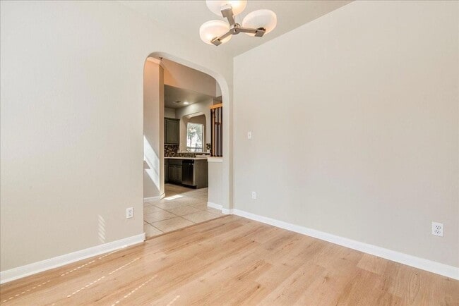 Building Photo - 2924 Bond Dr