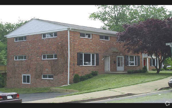 Building Photo - 831 S Emerson St