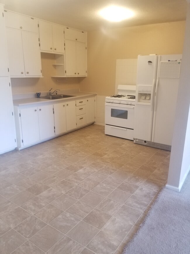 Building Photo - 405 4th Ave