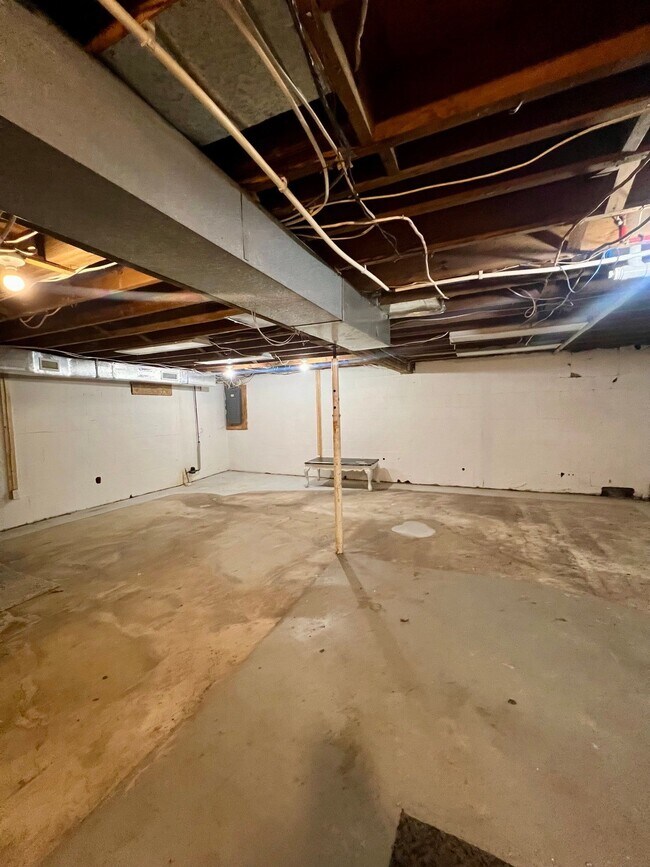 Building Photo - 119 E Church St