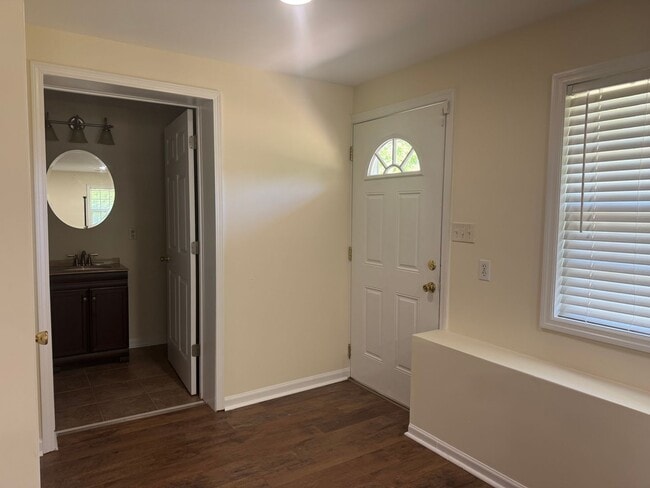 Building Photo - Newly remodeled brick home in New Bern