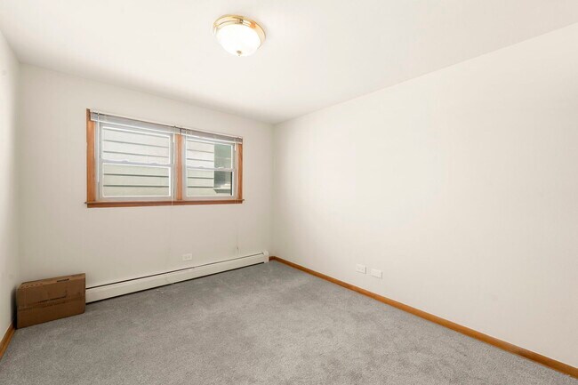 Building Photo - 5400 W Dakin St