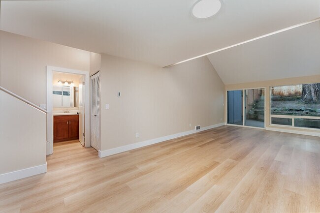 Building Photo - 3614 Interlake Ave N
