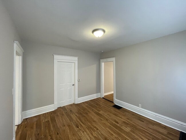 Building Photo - 3 Bedroom 1 Bathroom Home