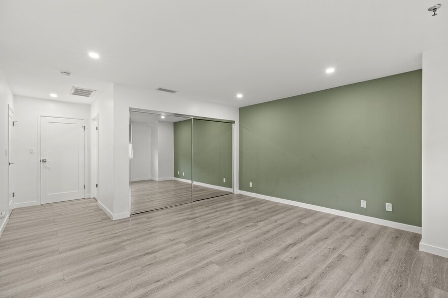 Building Photo - 1601 N Fuller Ave