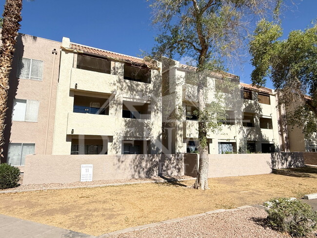 Building Photo - 540 N May