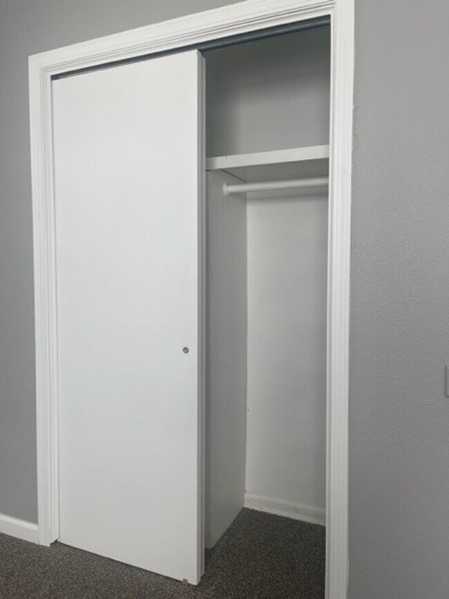 Building Photo - 3330 S Euclid St