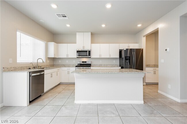 Building Photo - 5340 Maroon Guava St