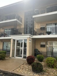 Building Photo - 9407 S Roberts Rd