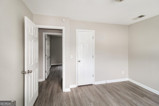 Building Photo - 4240 Ward Bluff Dr