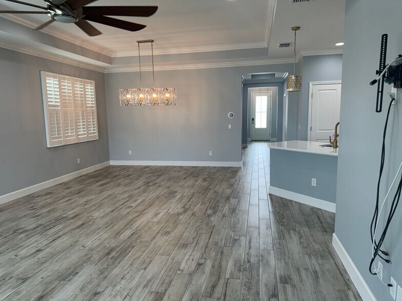 Building Photo - 432 Good Life Wy