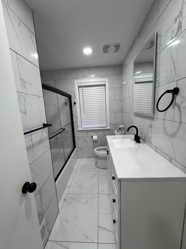 Building Photo - 896 Webster Ln