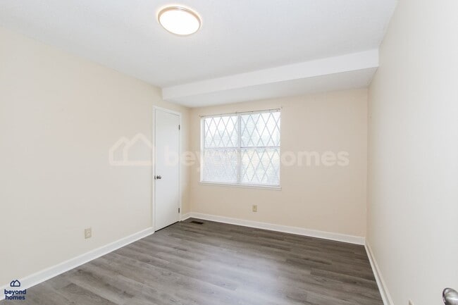 Building Photo - Charming & Move-In Ready Home in Hickory Hills!