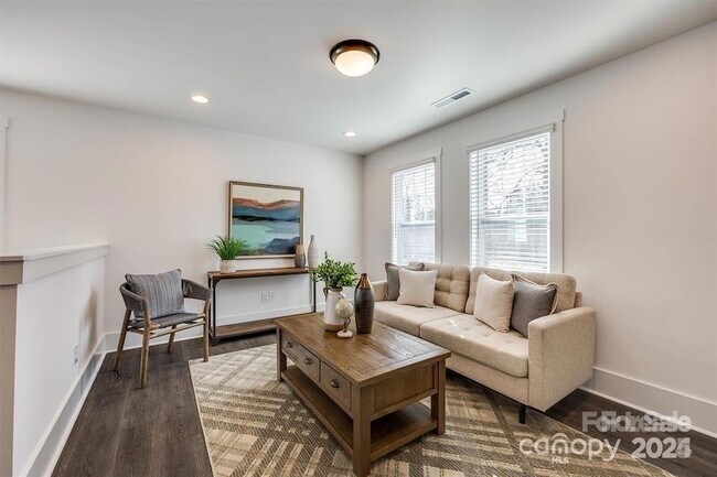 Building Photo - 1233 Eastway Dr