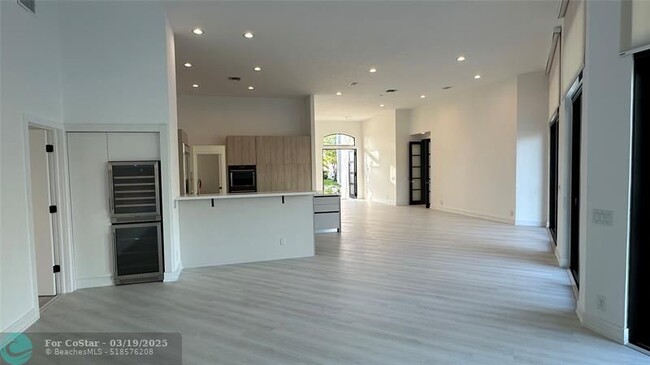 Building Photo - 2550 Jardin Terrace