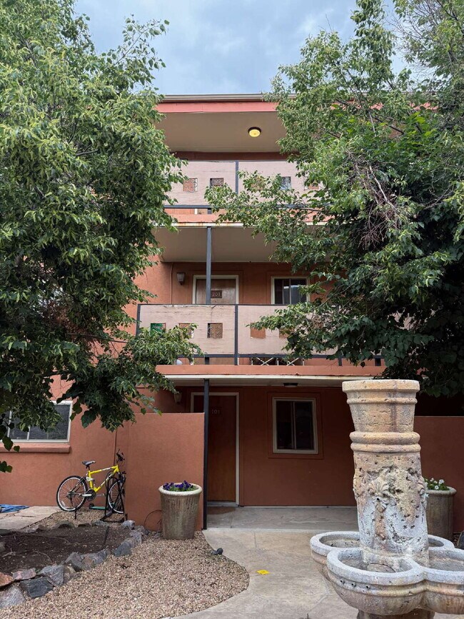 Building Photo - July Availability! Wonderful 1 Bed Condo i...
