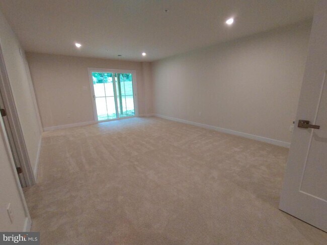 Building Photo - 124 Glory Maple Ln
