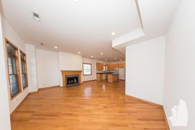 Building Photo - 3 bedroom in Chicago IL 60614