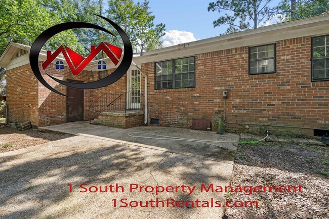 Building Photo - 5360 Larchmont Dr