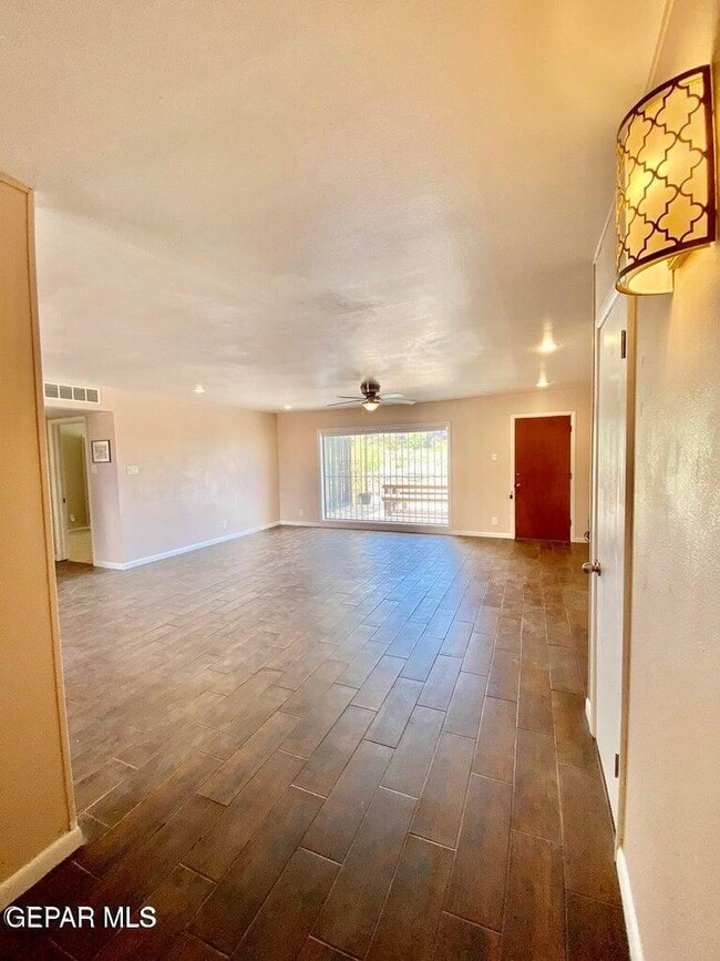 Building Photo - 3213 El Morro Rd