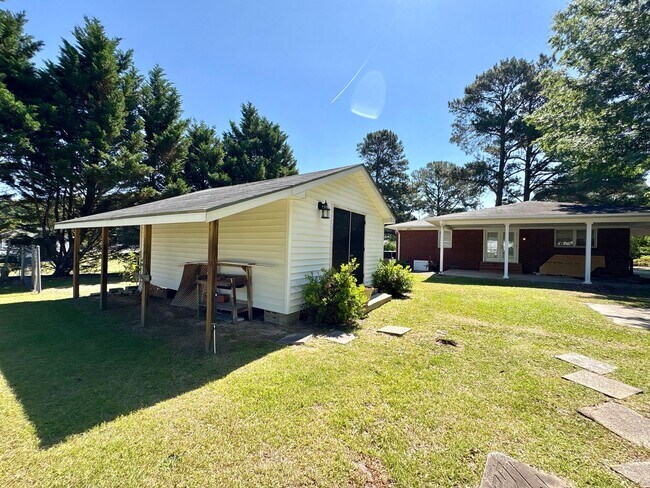 Building Photo - Adorable 2 Bedroom Home in the Heart of Nashville!