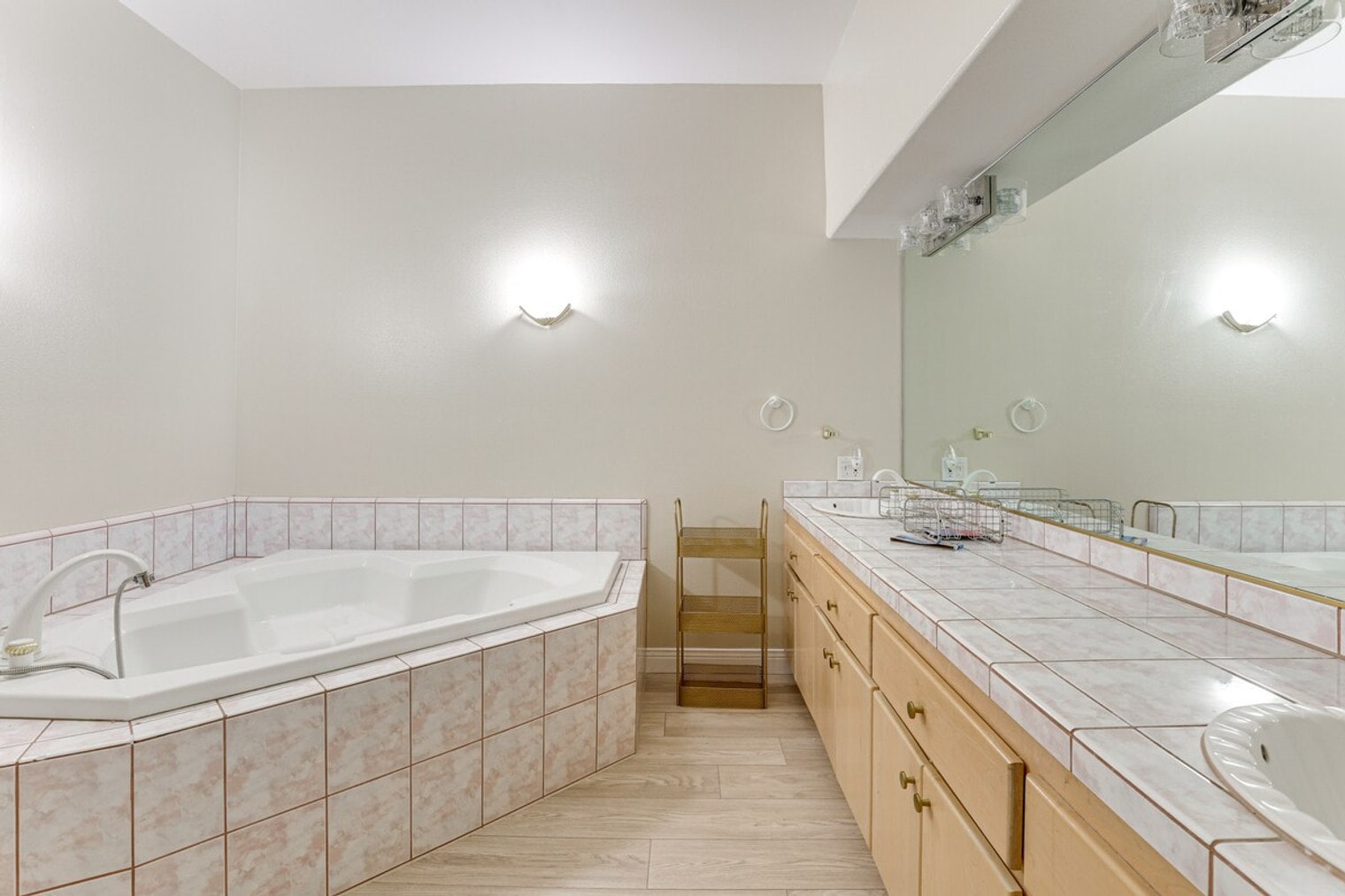 Building Photo - 1831 Samoa Way