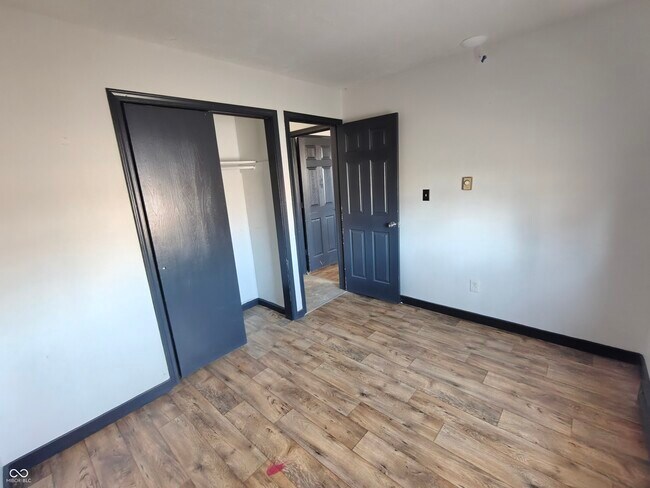 Building Photo - 5791 N Vinton Hills Dr