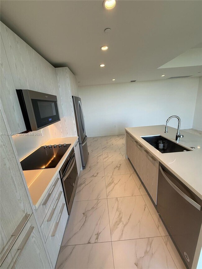 Building Photo - 2000 Metropica Wy