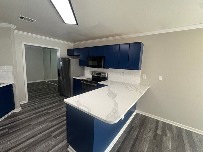 Building Photo - Arrowhead One Level