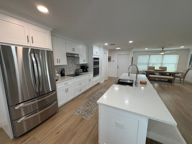 Building Photo - Beautifully Furnished Pool Home with Boat ...