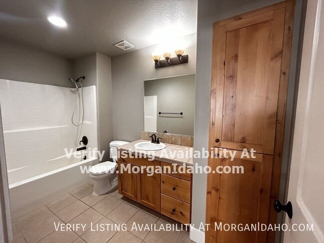 Building Photo - 10249 W Kingsbriar Dr