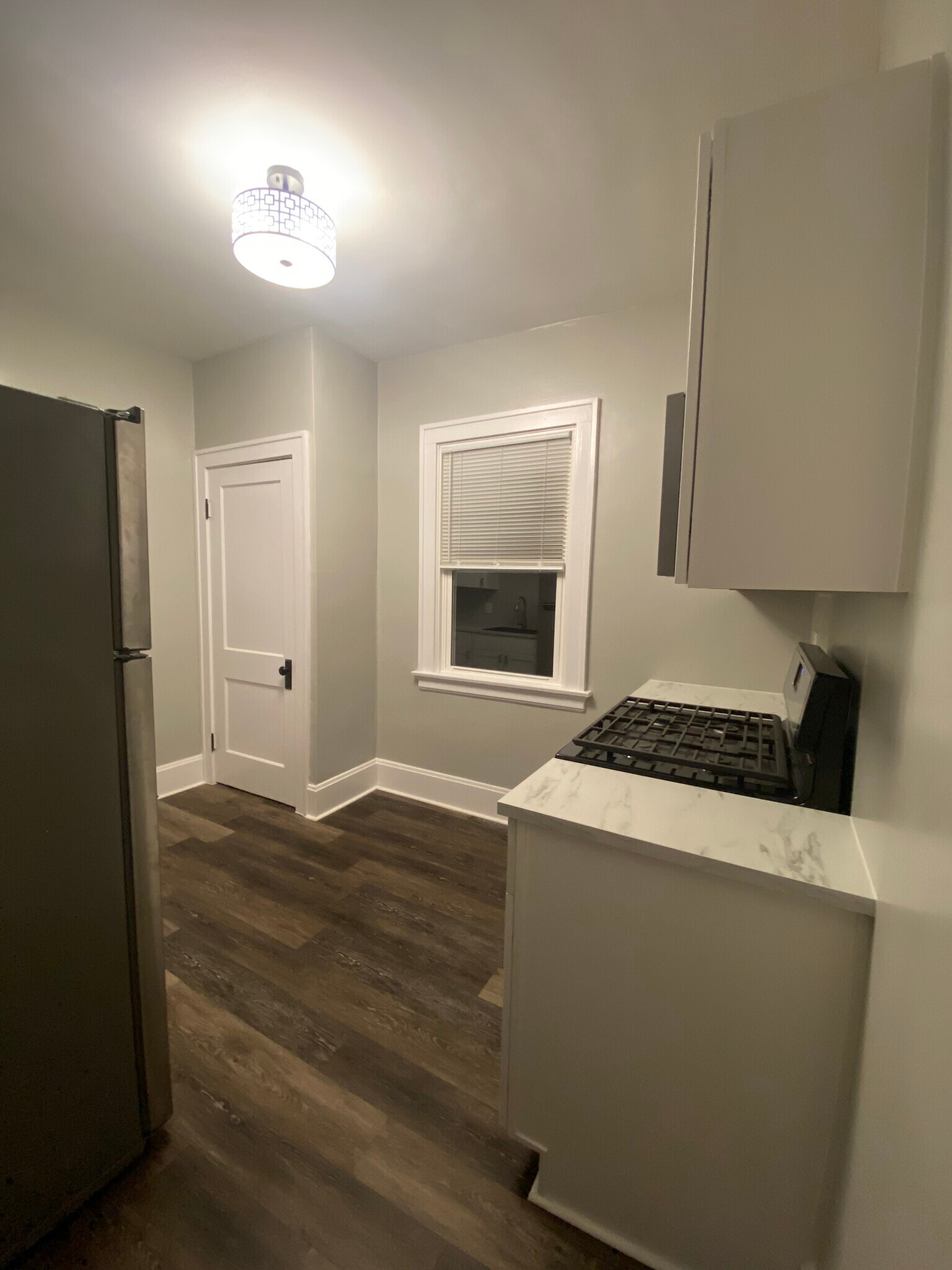 Building Photo - 2112 Cathedral Ave