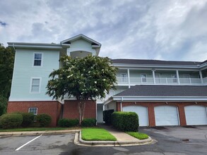 Building Photo - 2 bedroom condo in University