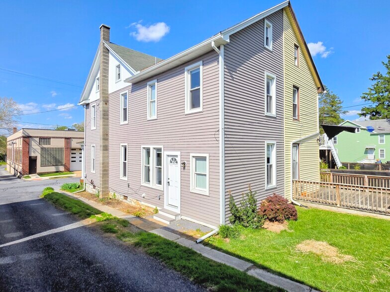 Building Photo - 4 E Muth Ave