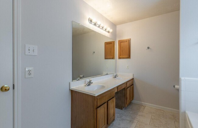 Building Photo - 21812 Whispering Forest Dr