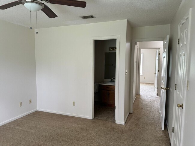 Building Photo - 6119 B Vinnie Dr