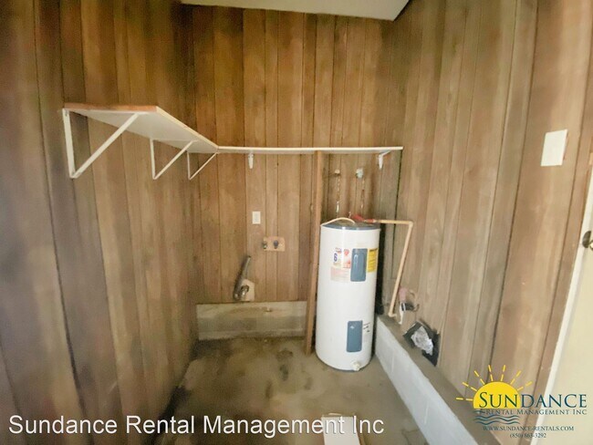 Building Photo - 3 br, 1.5 bath House - 11 Berwick Circle