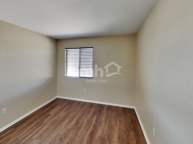 Building Photo - 8530 E Pena Blanca Dr