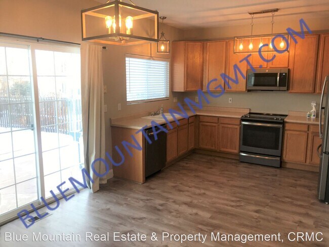 Building Photo - 2 br, 2.5 bath House - 3719 Range Drive