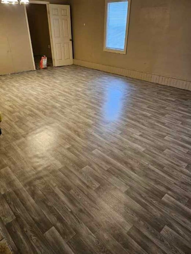Building Photo - Rent Ready!