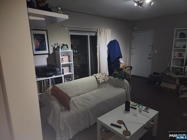 Building Photo - 68 E Main St