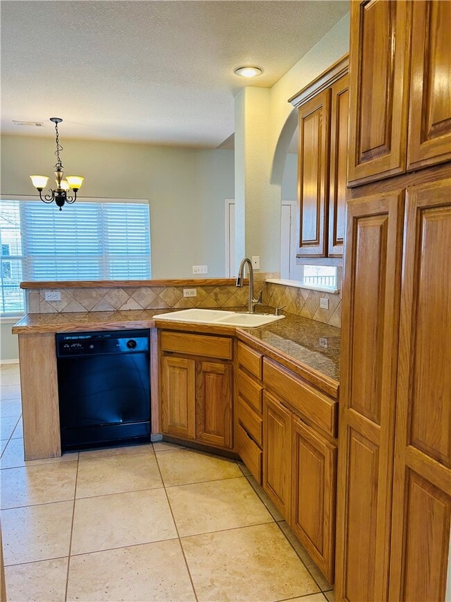 Building Photo - 15 Mills Dr