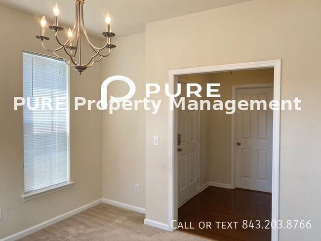 Building Photo - 160 Avonshire Dr