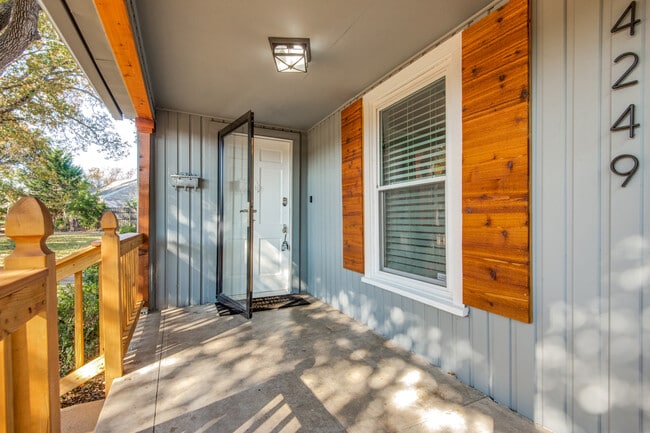 Building Photo - 4249 Aero Dr