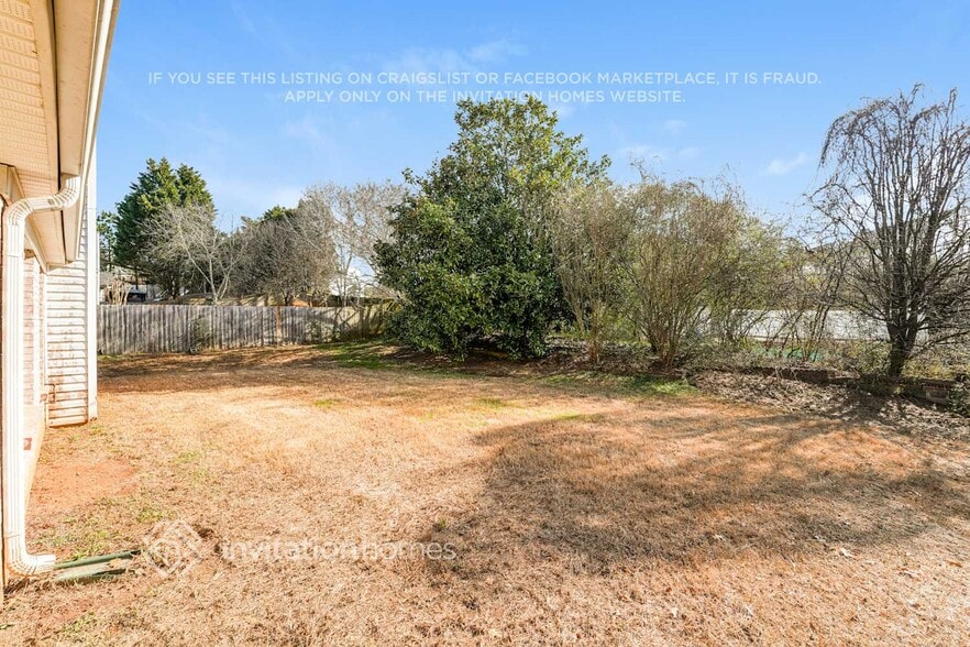 Building Photo - 975 James Ridge Dr