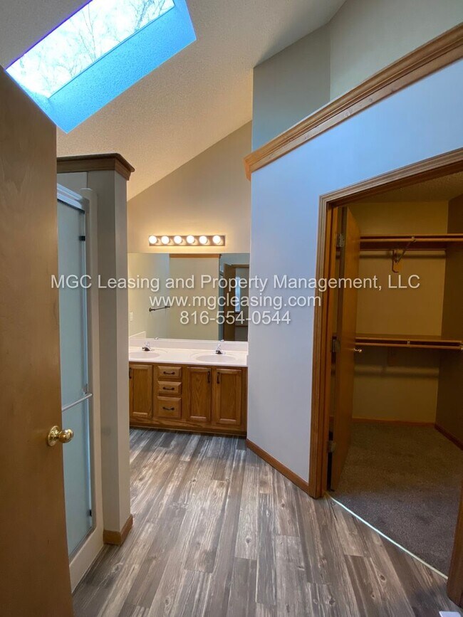 Building Photo - Charming Family Home in Greenwood’s Cheyen...