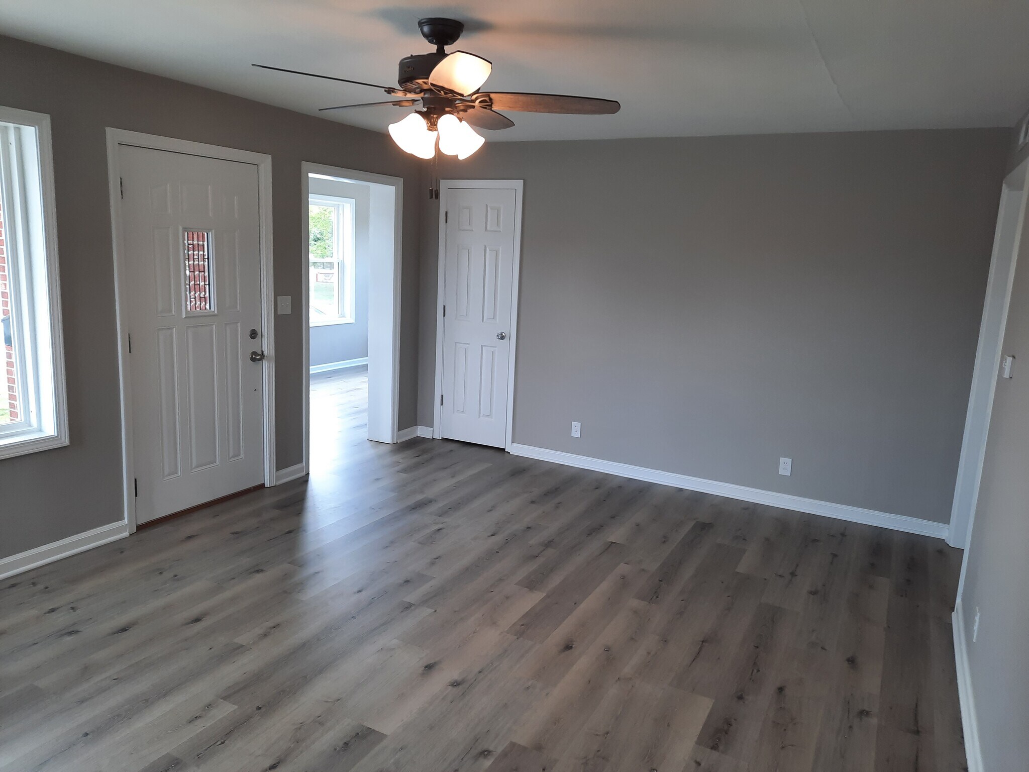 Building Photo - 2115 Main St