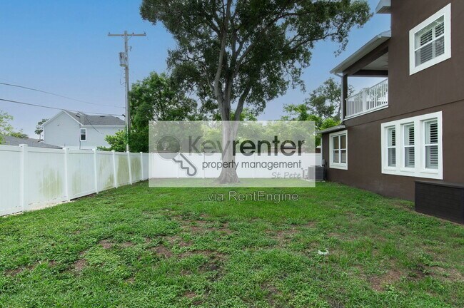Building Photo - 3814 W El Prado Blvd