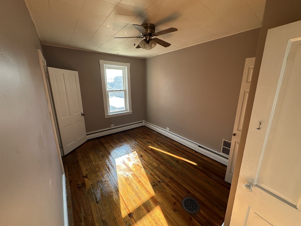 Building Photo - 139 Coral St