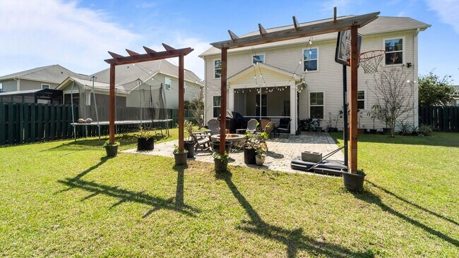 Building Photo - Beautifully Upgraded Home with Outdoor Fire Pit and Fenced Backyard in Buckhead East